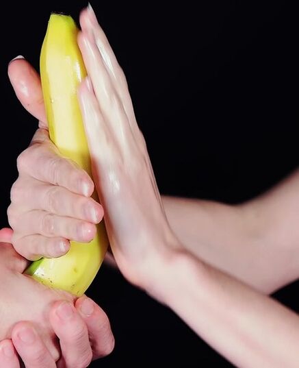 Massage chun ball a mhéadú ag úsáid sampla banana